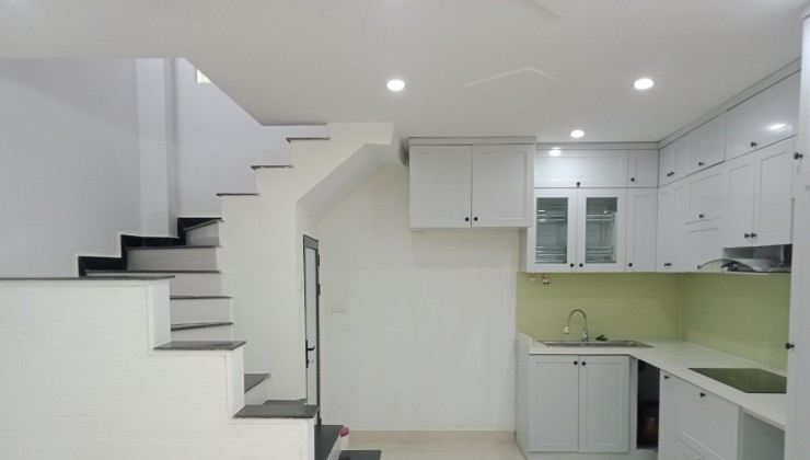 Cho thuê nhà ngõ 192 Lê Trọng Tấn. Ô tô tận cửa, 5 tầng, 30m2, 4 ngủ, 15 Triệu (có thương lượng)